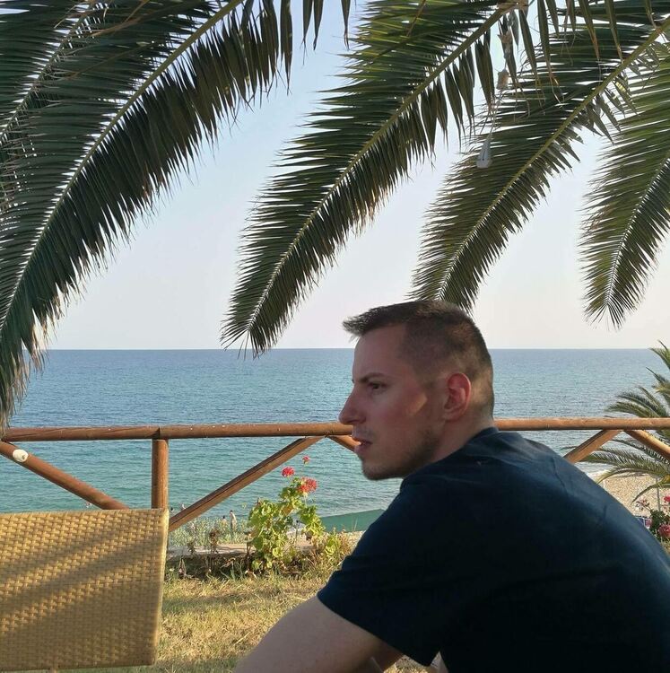 Песен на Мартин Антонов в селекцията на „Бургас и морето“