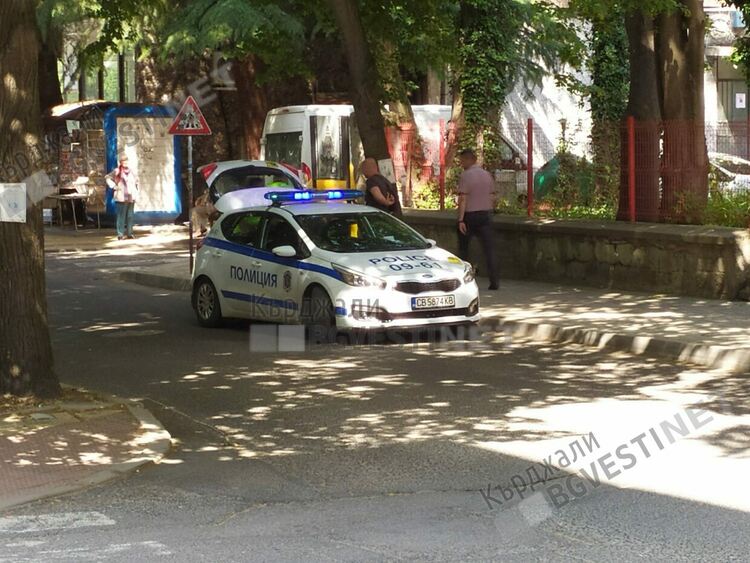 Бус удари жена при завой на ул.“Отец Паисий“в Кърджали