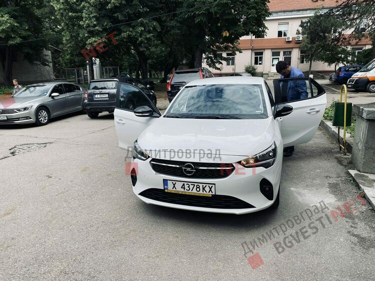 Болницата в Димитровград се сдоби с нов лек автомобил