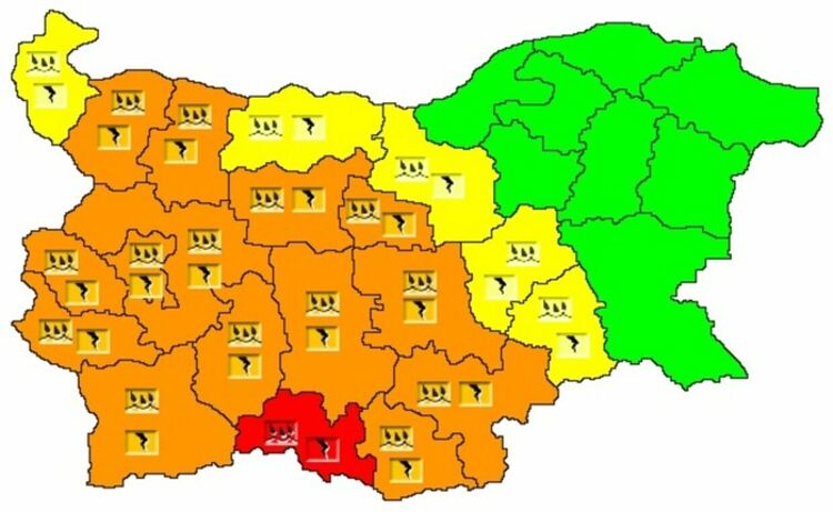 Гръмотевични бури, значителни валежи и локални градушки
