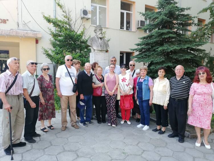 Социалистите в Кърджали се поклониха пред паметта на Димитър Благоев