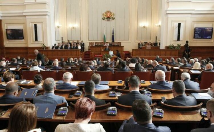 Парламентът обсъжда на първо четене актуализацията на държавния бюджет
