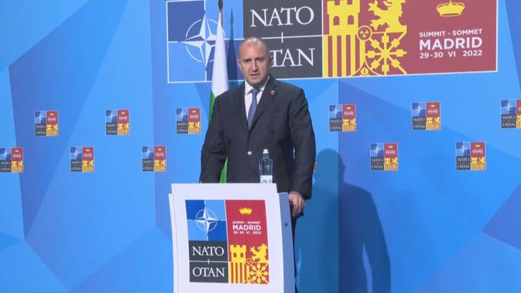 От Мадрид Румен Радев предупреди Кирил Петков за последствията 