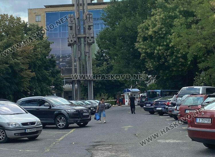 Паркингите за милиони разбуниха духовете. Кметът: Водещ е общественият интерес
