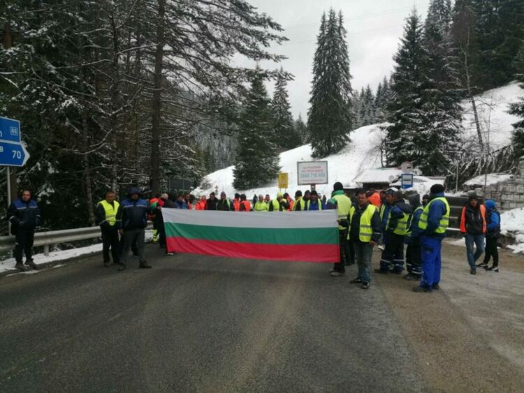 От утре пътностроителни фирми  блокират за три дни пътя Проглед-Асеновград
