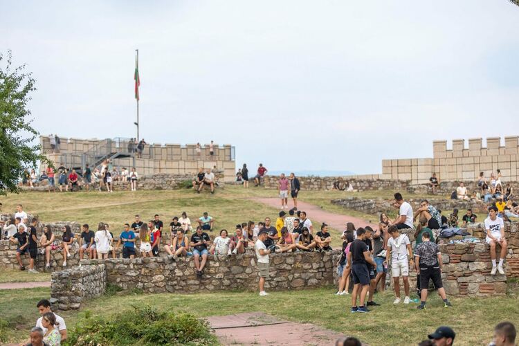 Хиляди се събраха този уикенд на Пернишката крепост, където се проведе вторият парк фестивал „Пейка“