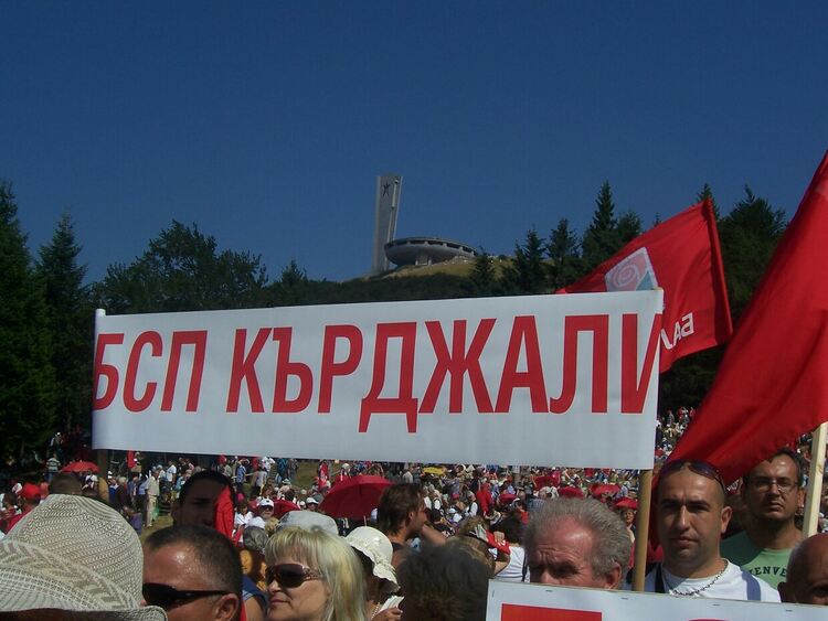 Социалистите в Кърджали започват предизборната си кампания веднага, 400 от региона аплодираха Нинова на „Бузлуджа”