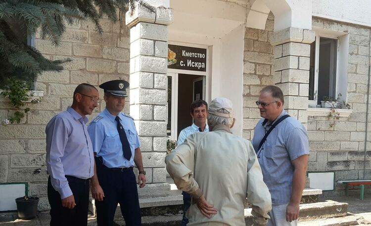 Само за час първомайски полицаи задържаха двама мъже, откраднали 370 лв. от пенсионер