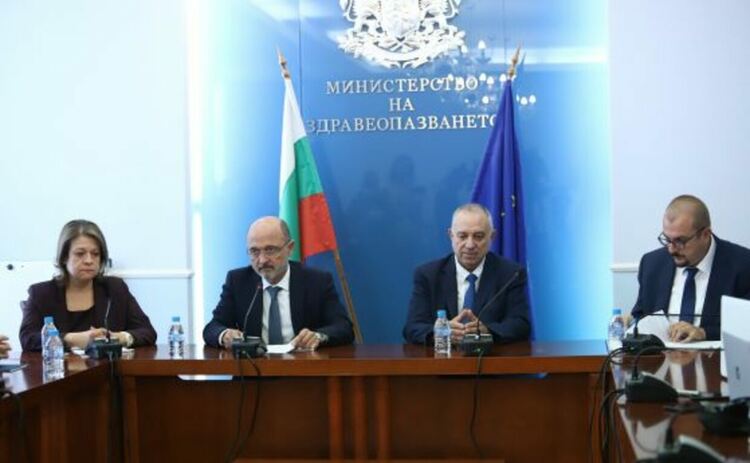 МЗ обмисля по-кратка изолация за ваксинираните срещу коронавирус
