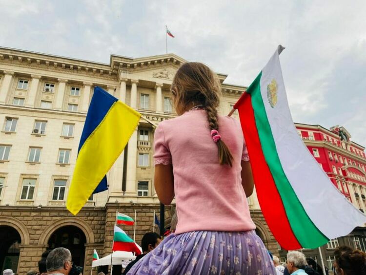 "Тук не е Москва": Протест срещу преговори с "Газпром" пред МС