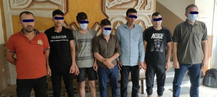 Задържаха харманлиец и 17 сирийци, издирват трафикант и помагачи