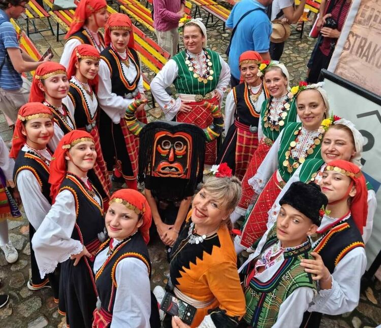 ТА “Звездица” представи българския фолклор на международен фестивал в Чехия