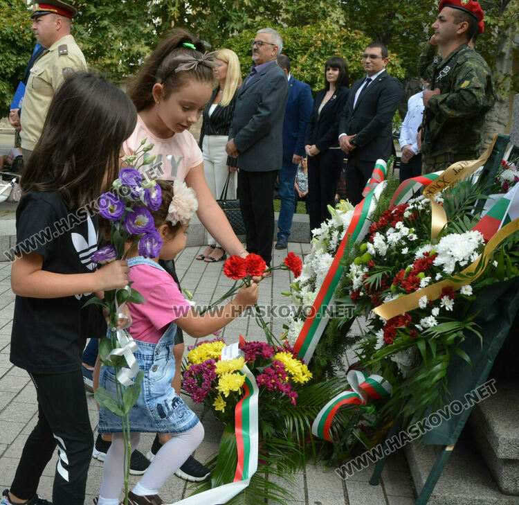 Честване на Съединението, хоро и концерт в Хасково
