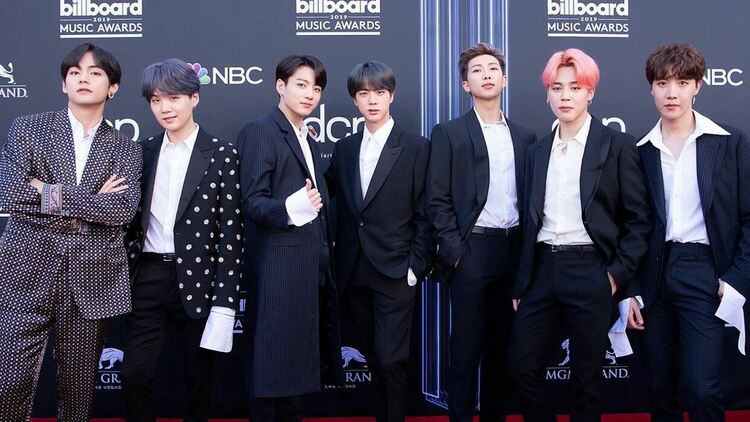 Да отидат ли BTS в казармата или да бъдат освободени, питат се в Южна Корея