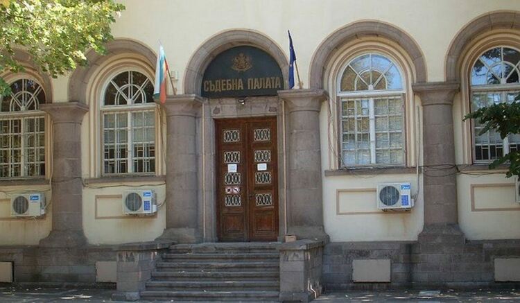 Мъж и жена са глобени с по 100 лв. за хулиганско поведение