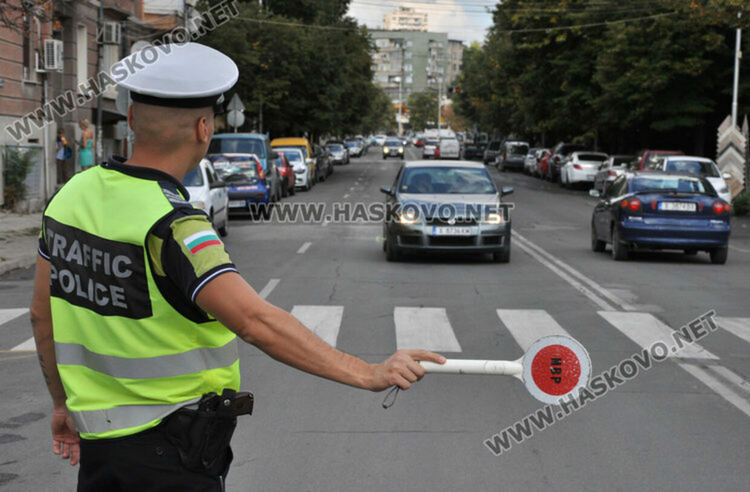Засилено полицейско присъствие в района на училищата от днес