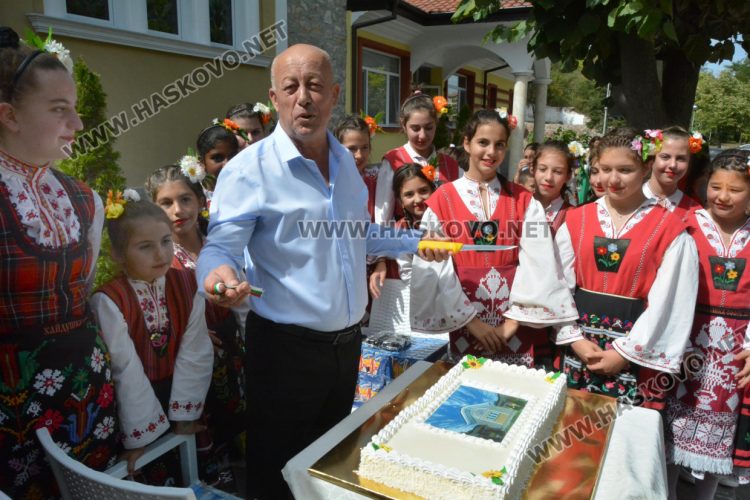 Откриха обновената обществена баня в Минерални бани