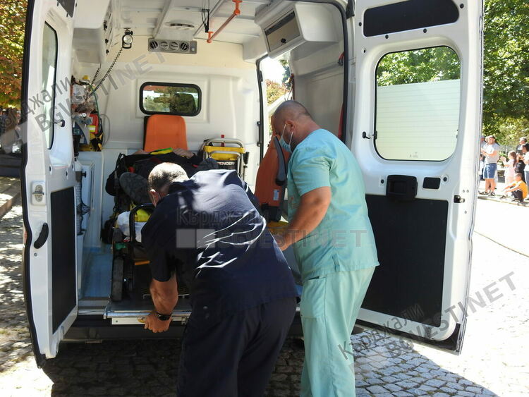 53-годишен блъсна на заден ход възрастна жена,чупи и ключицата