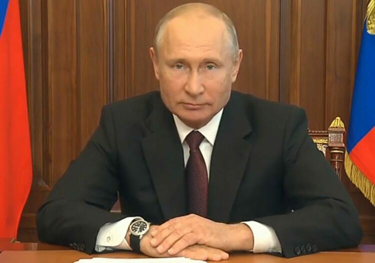 Бивш руски дипломат: Путин взема важни решения, заобиколен от собствената си пропаганда