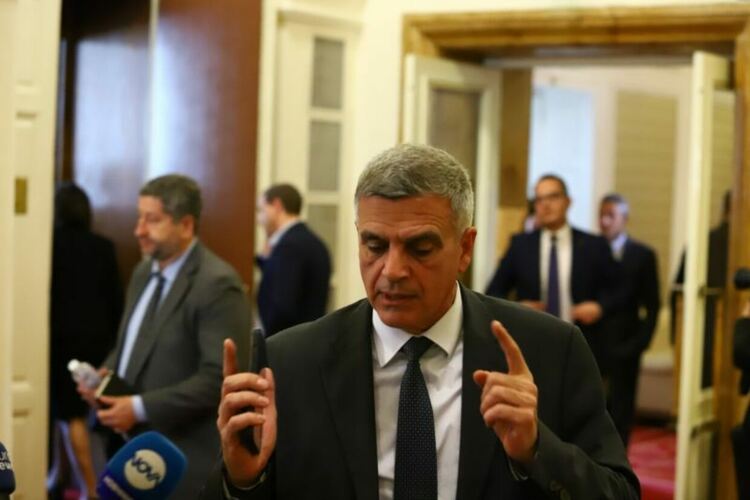 Янев: Не е проблем оръжията да са ни бизнес, но не и да пращаме военна помощ на Украйна