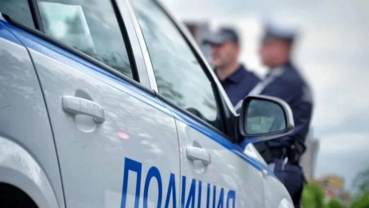 Издирват 32-годишен шофьор от Александрово, избягал от проверка