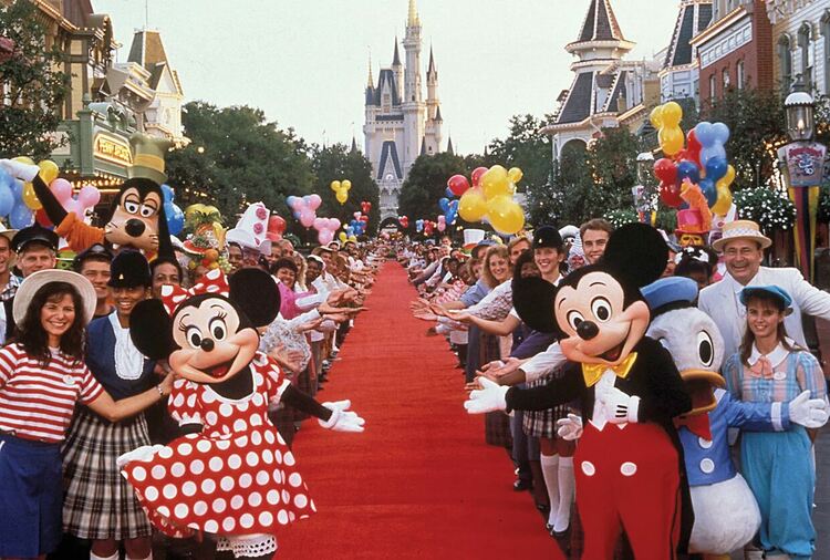 Disney празнува 100-годишнина