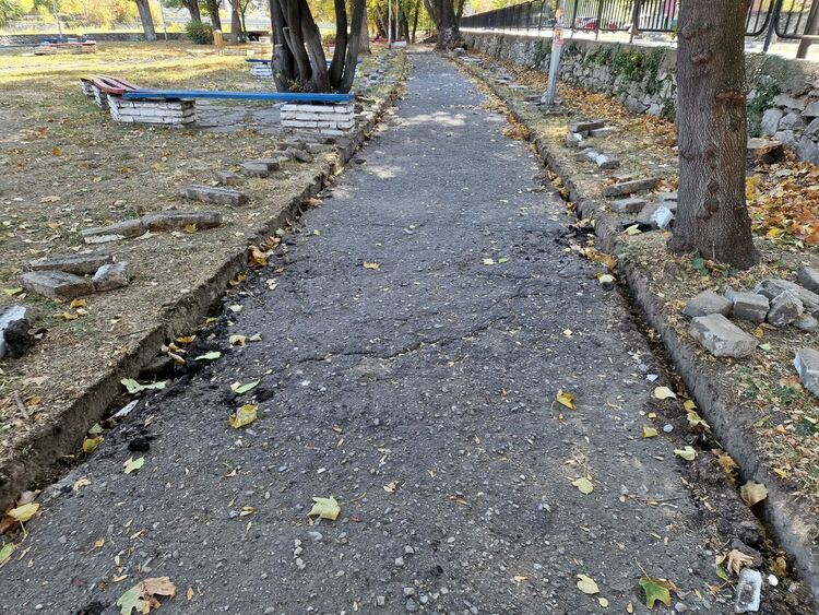 Ремонтират и "Малката алея" в Асеновград 