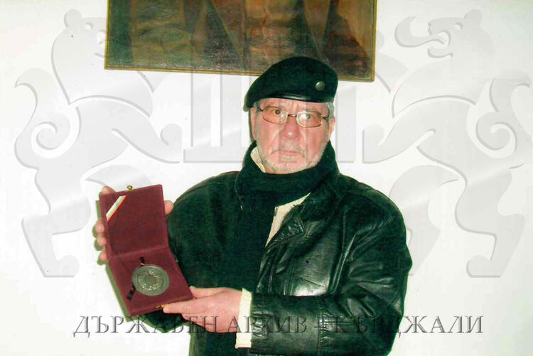 Дарение от документи  на  Иванко Маринов - поет, писател, публицист и краевед