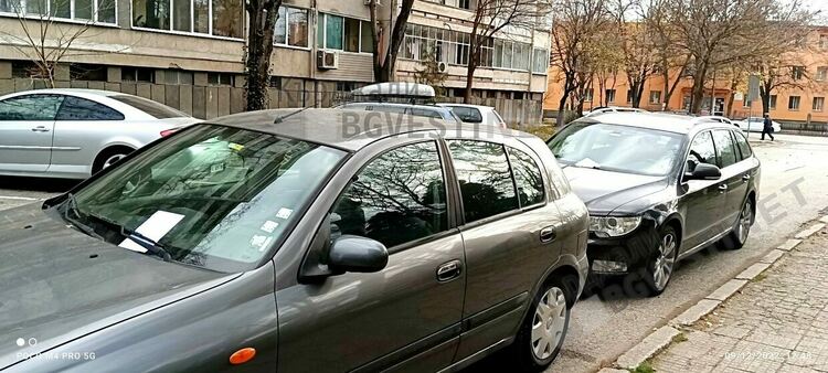 Сюрпризираха частни коли до хотел „Устра“в Кърджали с фишове за неправилно паркиране