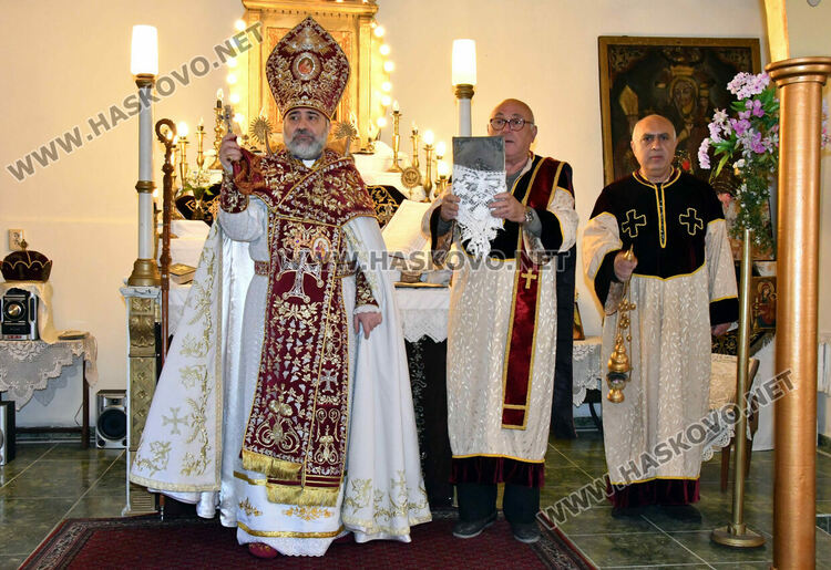 Арменската църква отбеляза храмовия си празник с литургия и курбан