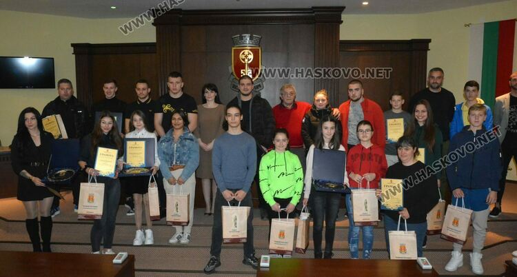 48 спортисти, 12 отбора и 10 треньори са номинирани в класацията „Спортист на годината“ в Хасково