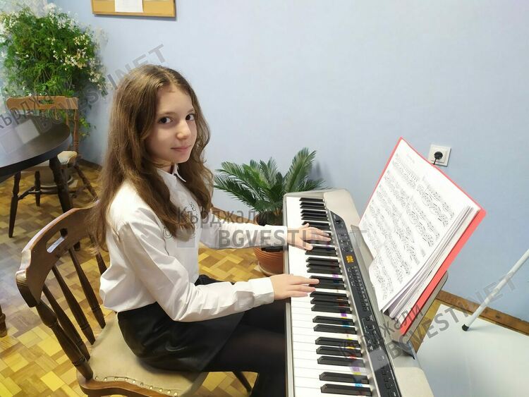 Талантлива кърджалийка популяризира града ни с международния език на музиката