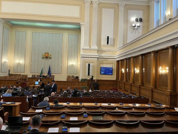БСП не почете жертвите на комунистическия режим в парламента
