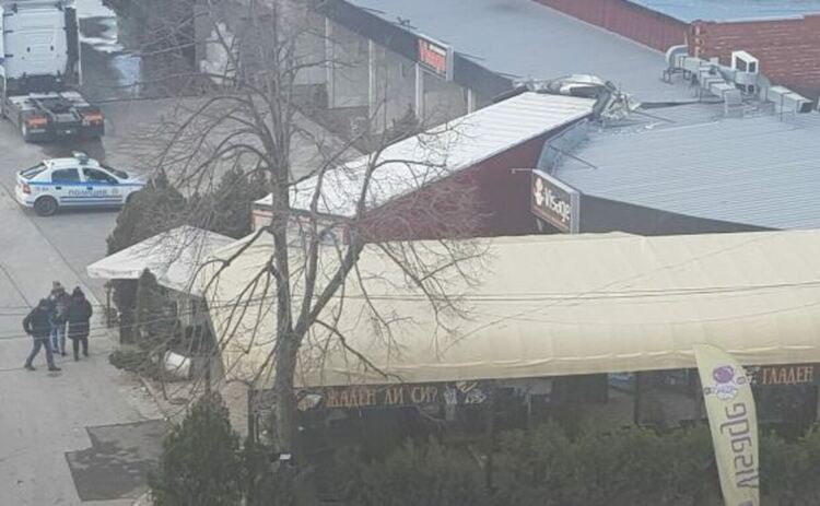 ТИР удари кафене в Пазарджик