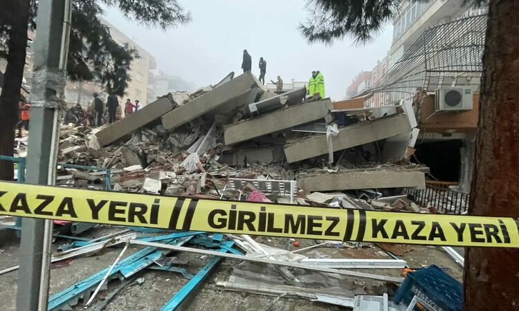 Повече от 2300 загинали вследствие заметресението в Турция и Сирия