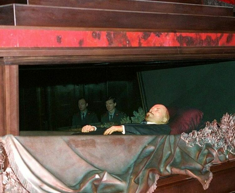 Алкохолик опита да открадне балсамираното тяло на Ленин
