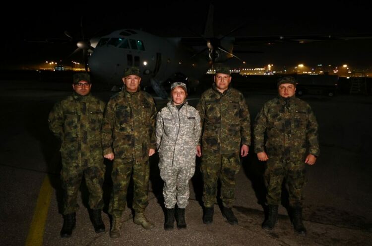 Четирима български медици, помагали на пострадалите от земетресението в Адана, се прибраха с военния самолет Спартан