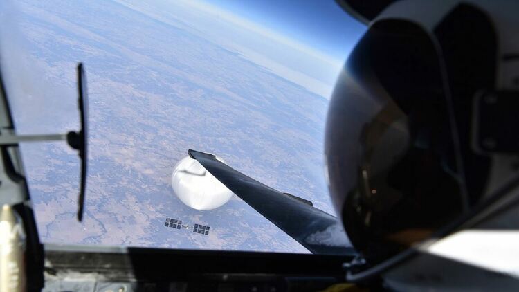 Китайският балон над САЩ в детайли - на селфи от шпионски самолет U-2
