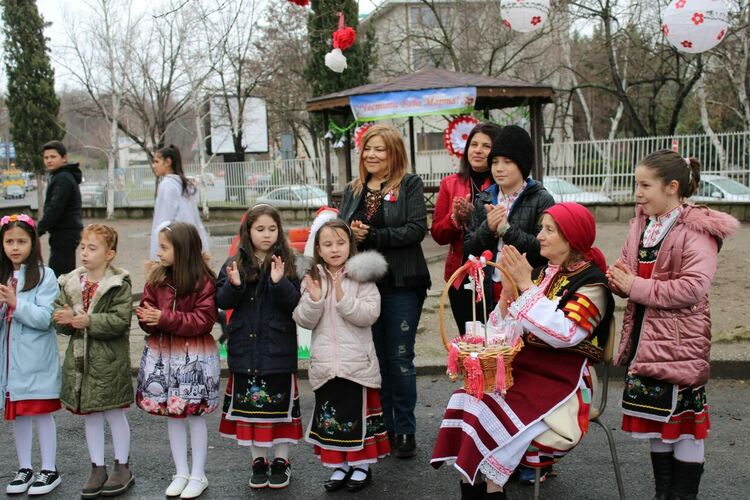 В „Йовков“ посрещнаха Баба Марта