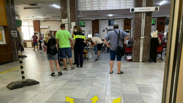 КАТ спира предоставянето на административни услуги на 7 март