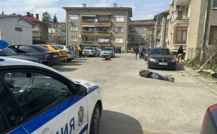 Масов бой с лопати и брадви в Казанлък