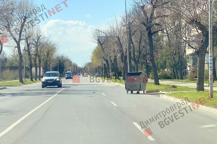 Силният вятър в Димитровград предизвиква щети и опасности