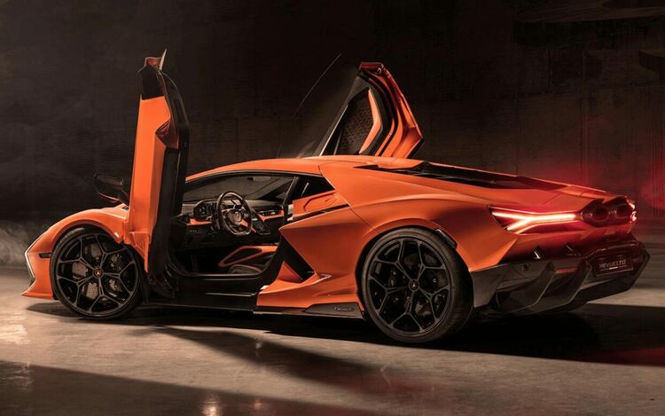 Вижте новия хибриден суперкар Lamborghini Revuelto