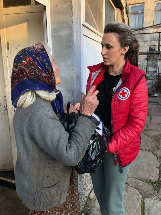 Съветници на ГЕРБ от Крумовград дариха хранителни пакети по повод настъпващите празници