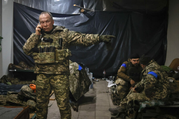 Ген. Сирски съобщи за тежък руски артилерийски обстрел по Бахмут