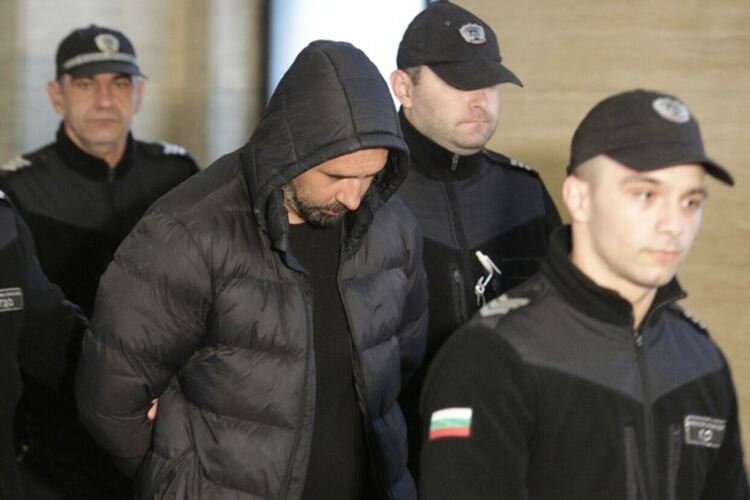 Мигрантите от камиона в Локорско са предавали през телефон, че в тайника умират хора