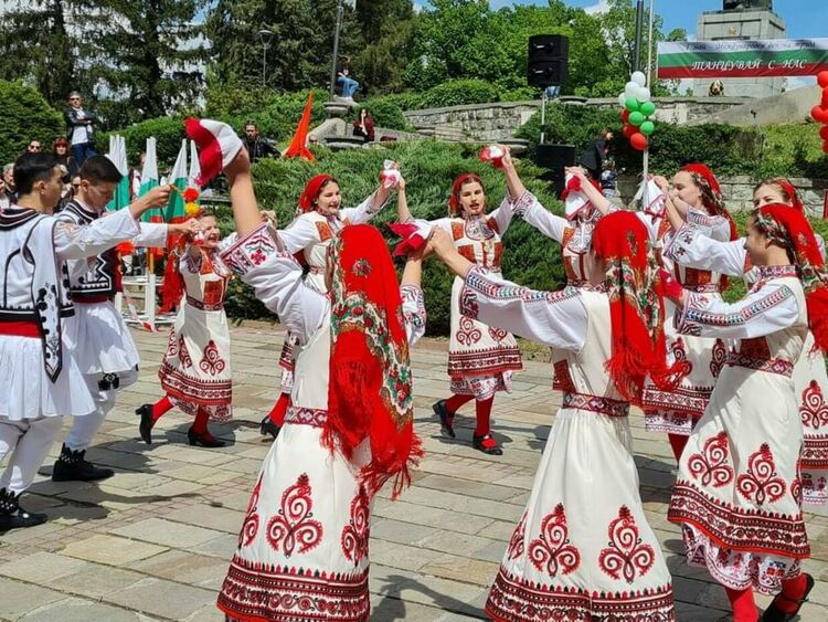 Ново издание на първомайското надиграване "Танцувай с нас"
