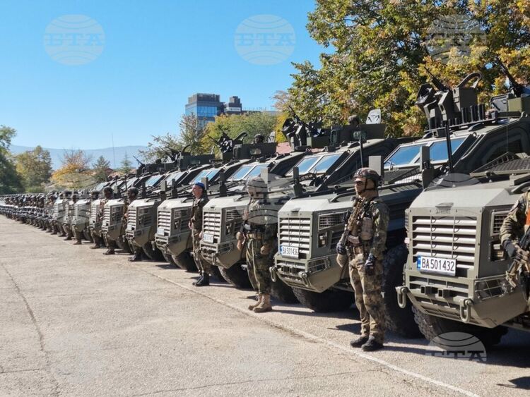Военна техника се придвижва през страната за военния парад на 6 май 