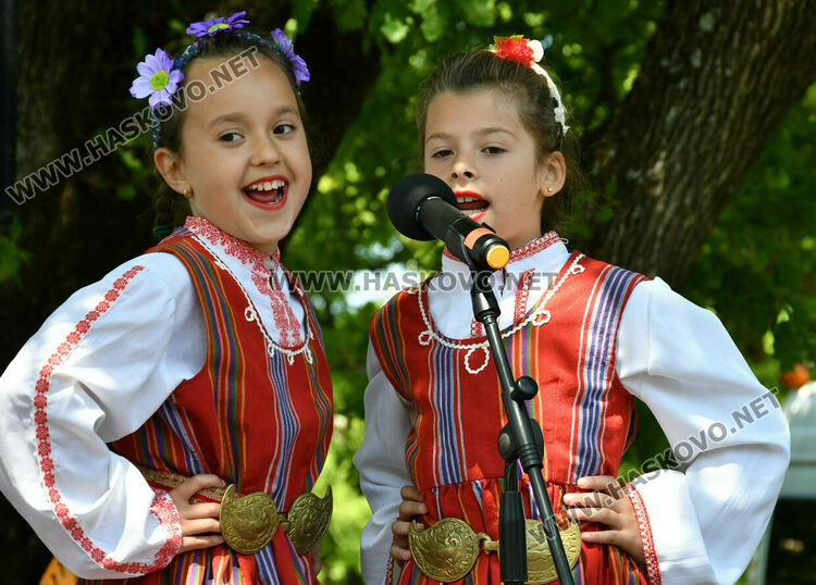 Фолклористи от Хасковско с медали от събора „Китна Тракия пее и танцува“