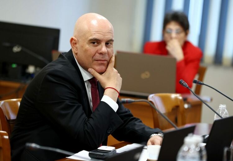 ВСС обсъжда сигнала на Сарафов, Гешев поиска отводи